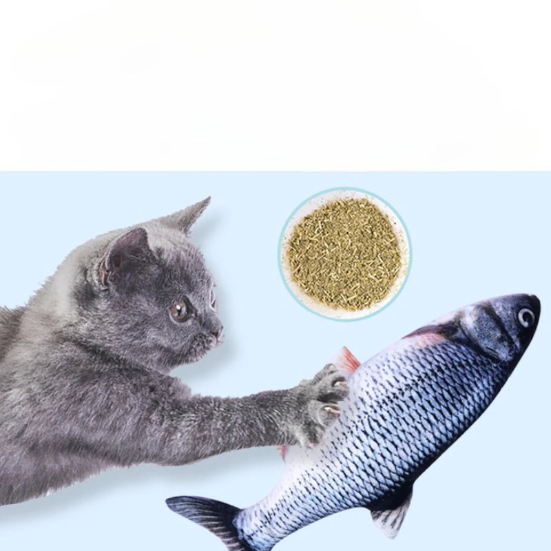 Katze spielt mit Floppy-Fisch Katzenspielzeug Katzenminze-Beutel neben dem Plüschfisch