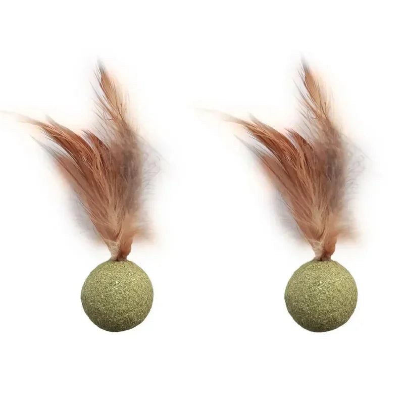 Katzenminze-Ball mit Feder in Nahaufnahme Set mit 2 Stück