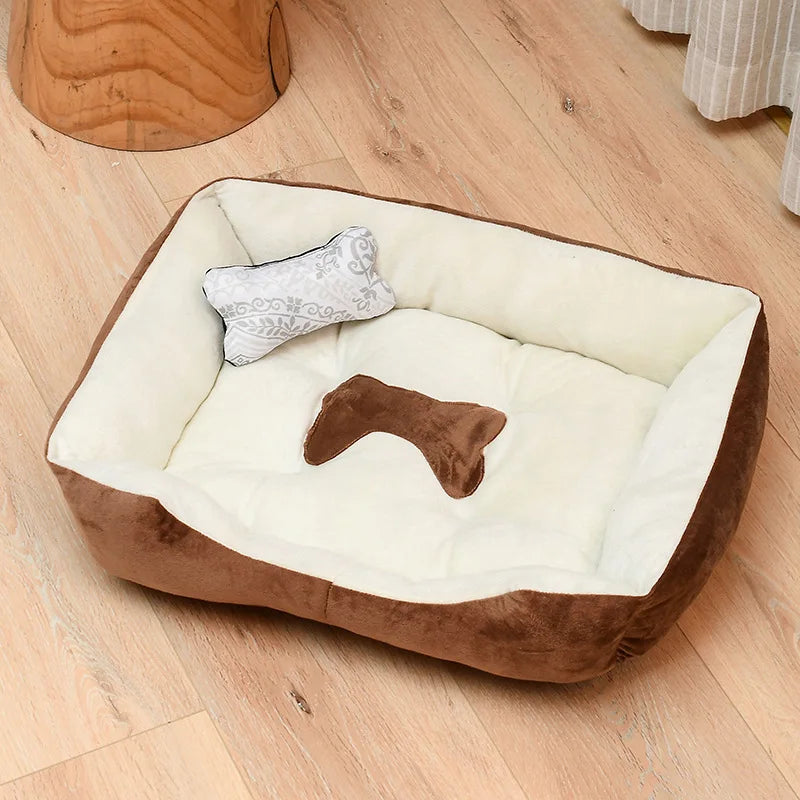 Katzenbett in Braun mit samtiger Oberfläche