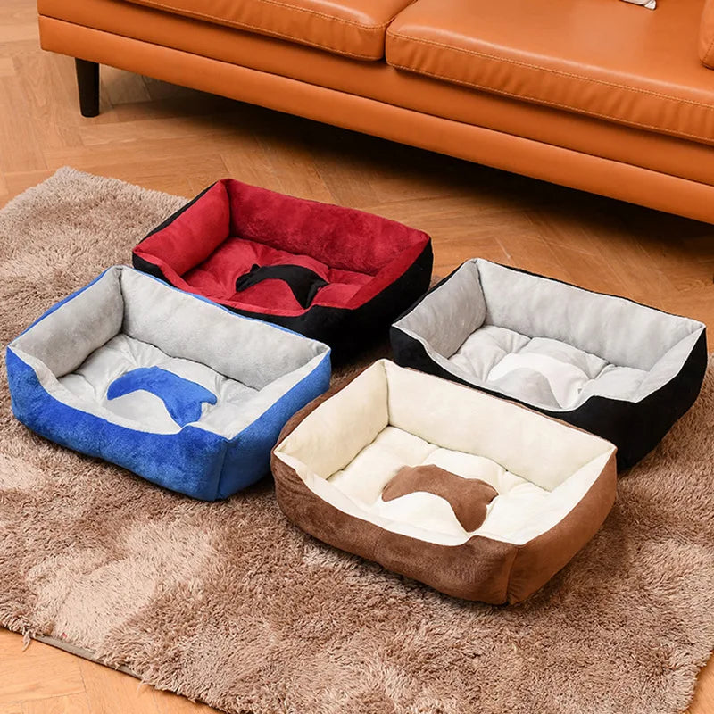 Flauschiges Hundebett mit Plüschtier-Knochen
