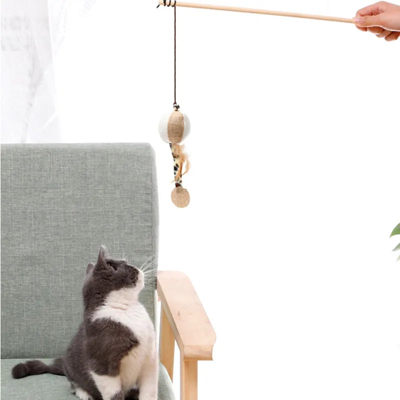 Elastisches Seil mit Katzenspielzeug in Bewegung