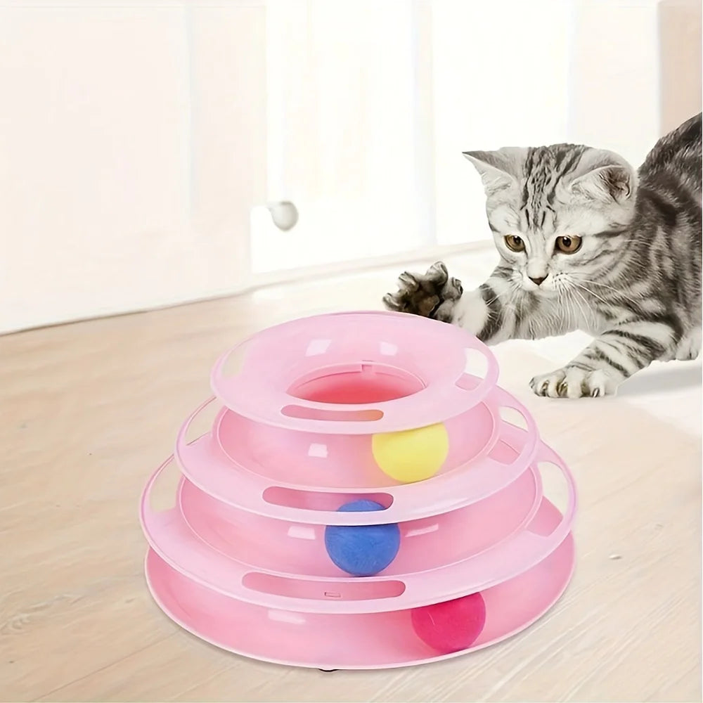 Katze spielt mit interaktivem Ballturm aus Kunststoff