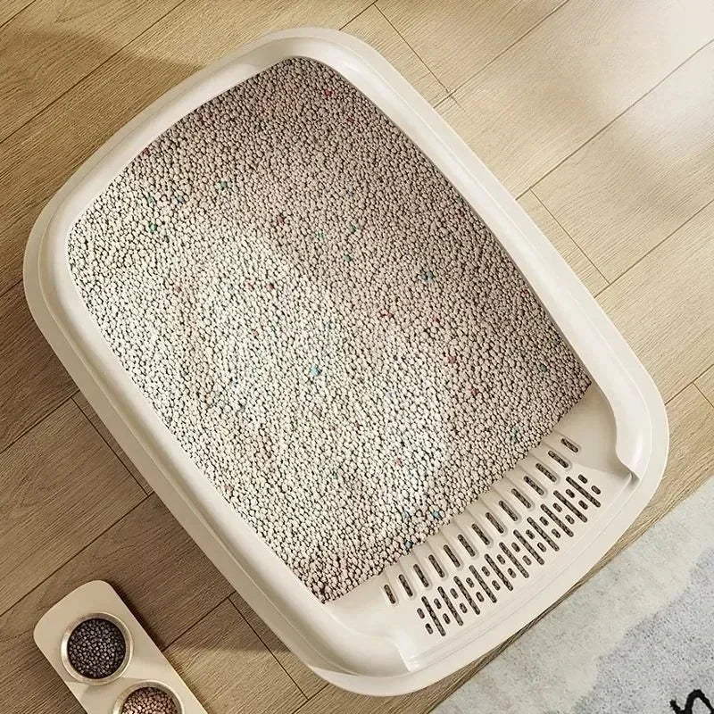 Halbgeschlossene Katzentoilette in Beige mit Schaufel