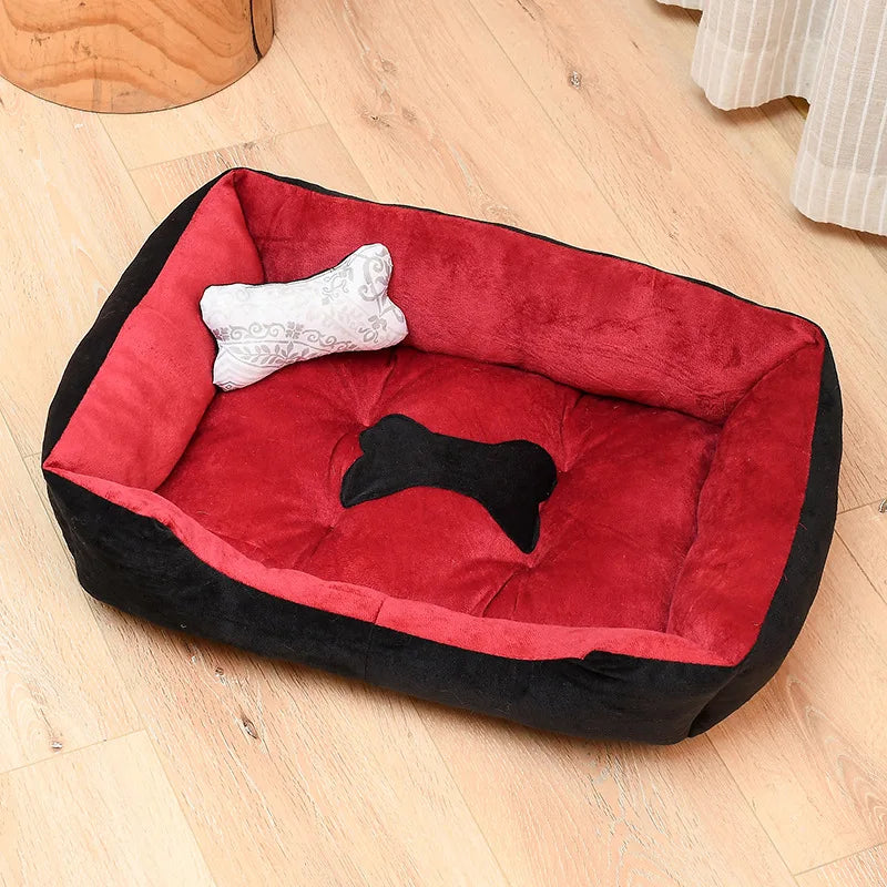 Katzenbett in Rot mit samtiger Oberfläche