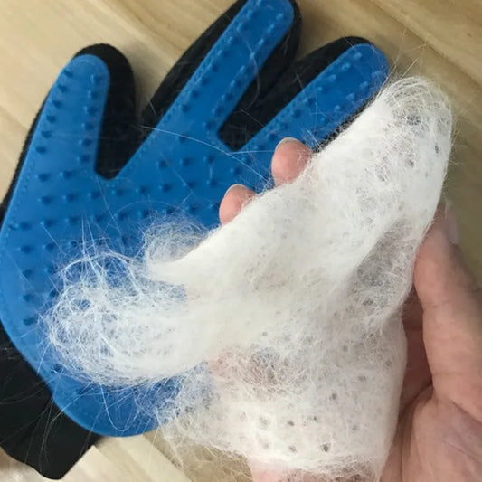 blauer pflegehandschuh mit silikon-noppen für haustiere